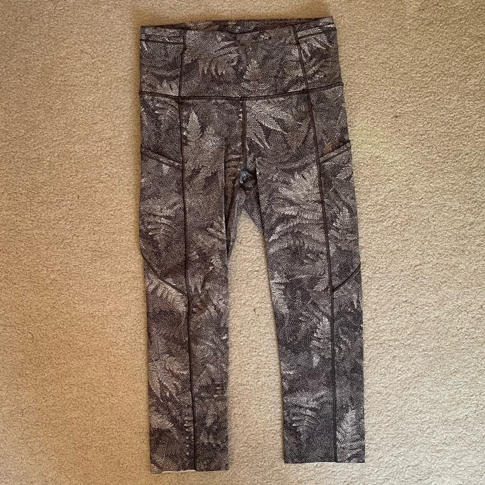 Lululemon Fast and Free Crop Leggings Sea Spray Alpine White Dark Chrome Size 4